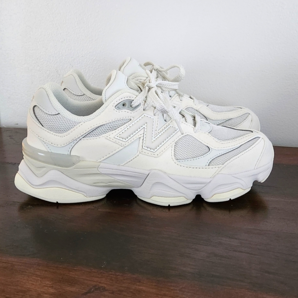New Balance 9060 Women's 8/Youth 6.5 - Triple White
